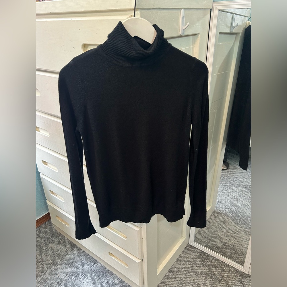 Divided by H&M Classic Black Knit Ribbed Turtleneck Sweater✨